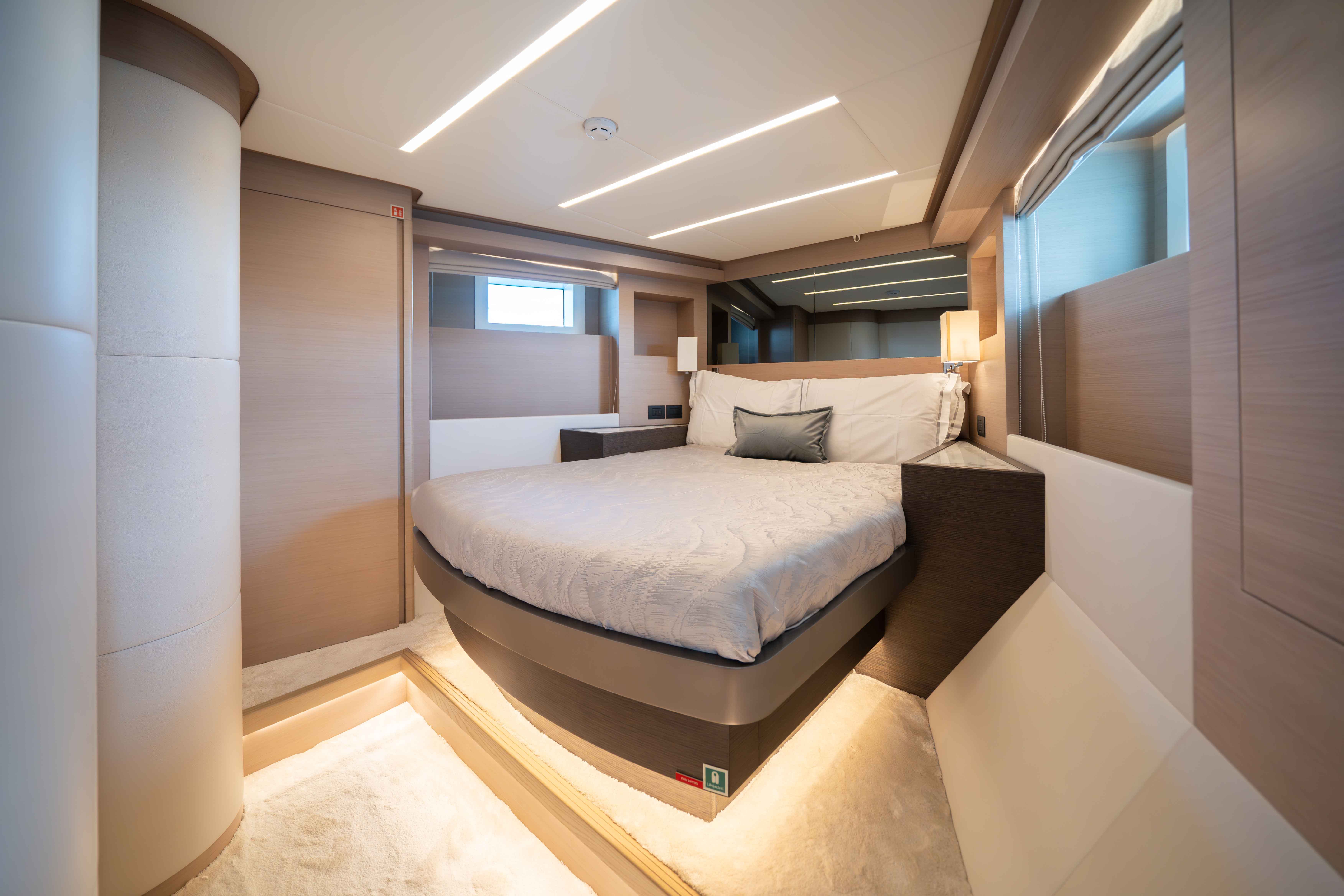 Nomad 75 SUV - Double Guest Cabin (2)